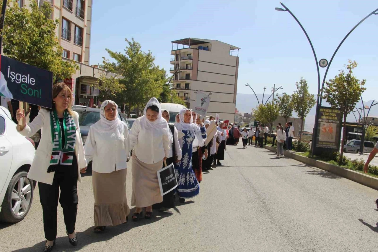 Şırnaklı kadınlardan Filistin için &quot;Sessiz Çığlık&quot; yürüyüşü
