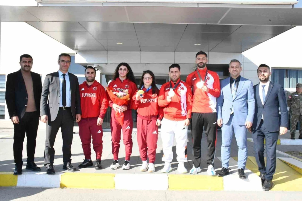 Şırnaklı milli sporculara coşkulu karşılama
