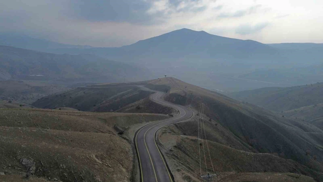 Şirvan&rsquo;da 12 bu&ccedil;uk kilometre asfalt yol &ccedil;alışması tamamlandı
