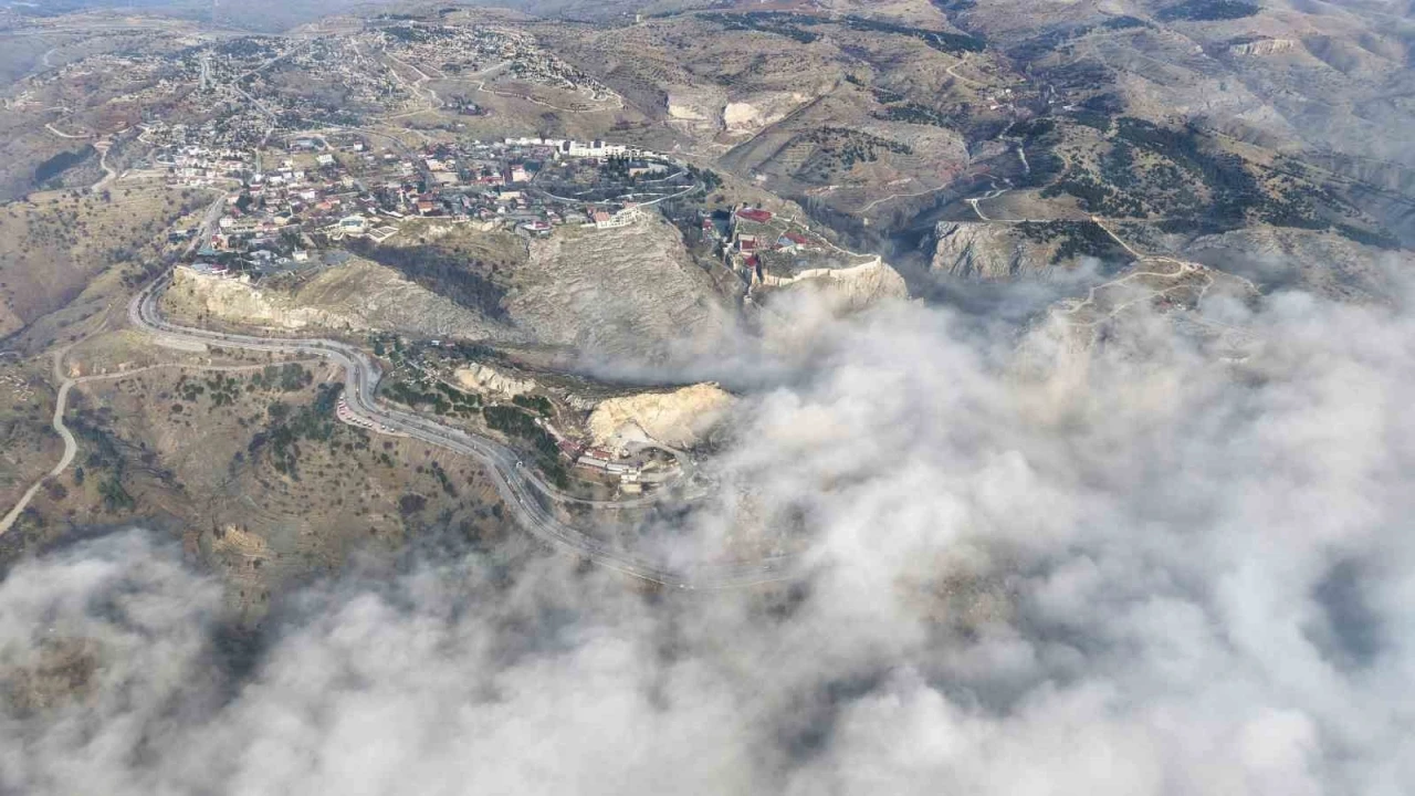 Sis perdesi altındaki Elazığ drone ile g&ouml;r&uuml;nt&uuml;lendi
