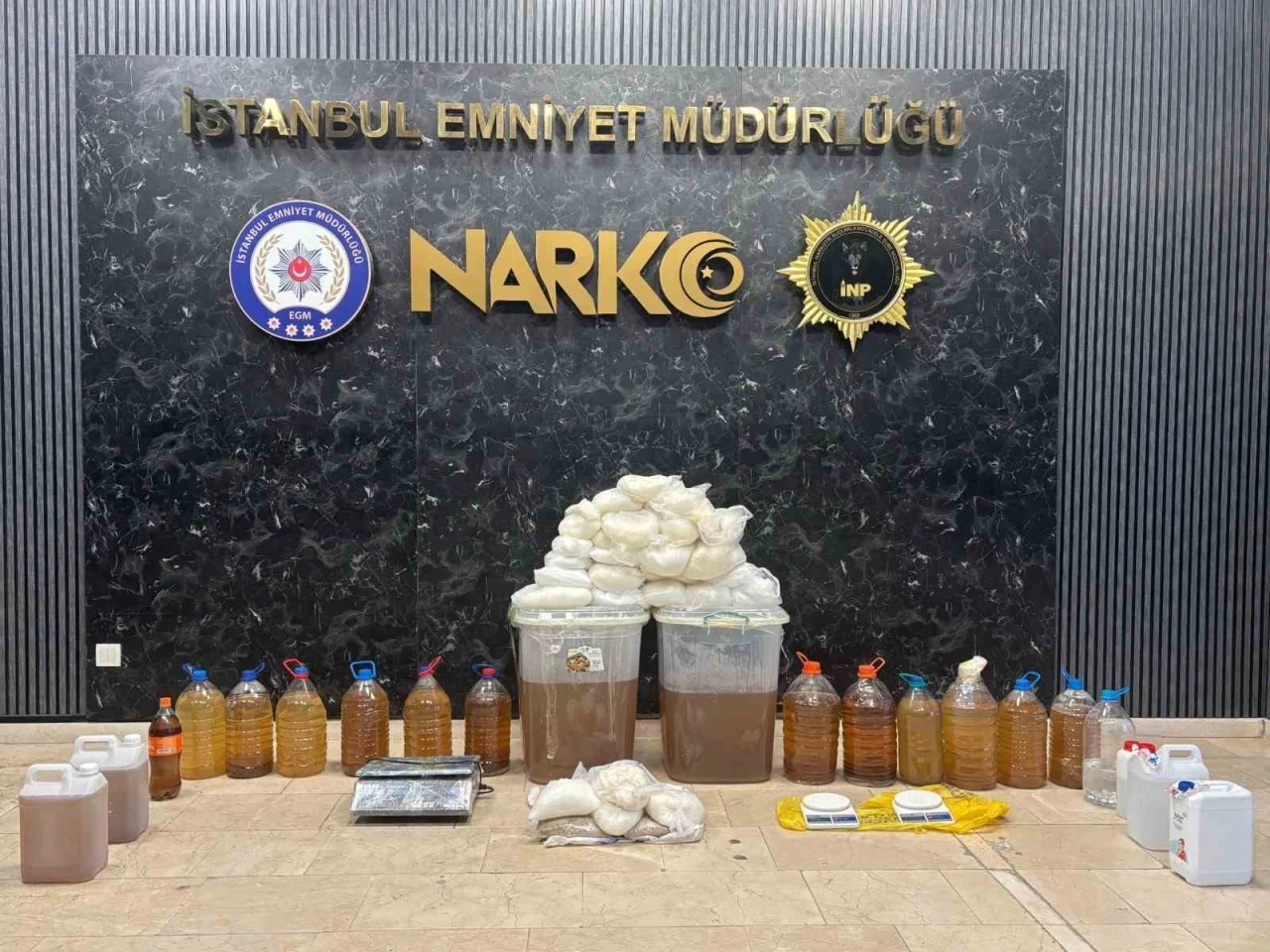 Şişli&rsquo;de ve Ey&uuml;psultan&rsquo;da uyuşturucu operasyonu: 187 kilogram uyuşturucu madde ele ge&ccedil;irildi

