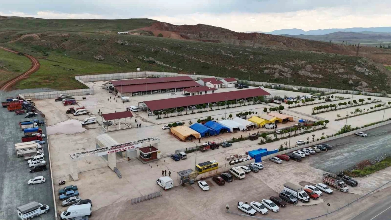 Sivas Belediyesi’nden modern kurban pazarı hizmeti
