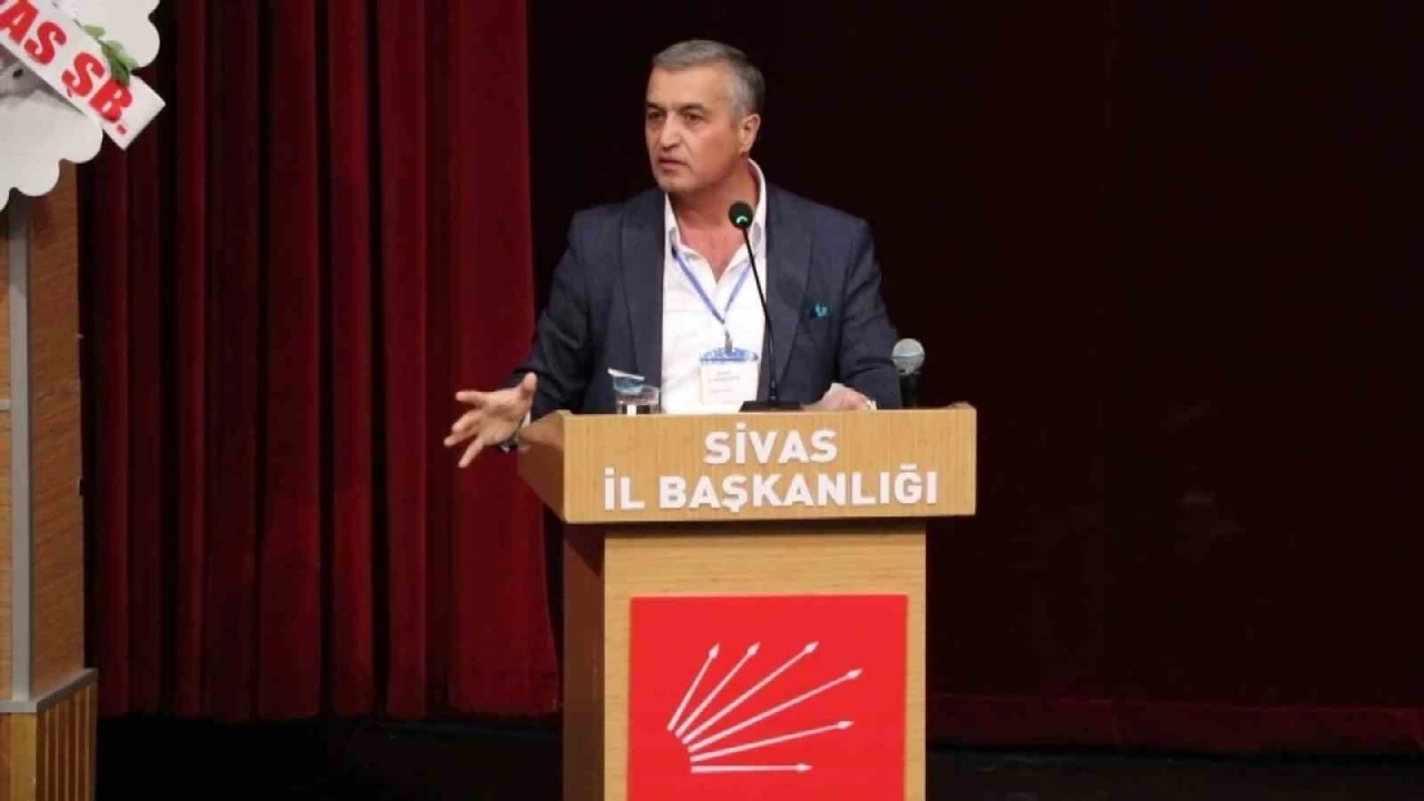 Sivas CHP İl Kongresi’nde &quot;etek&quot; krizi
