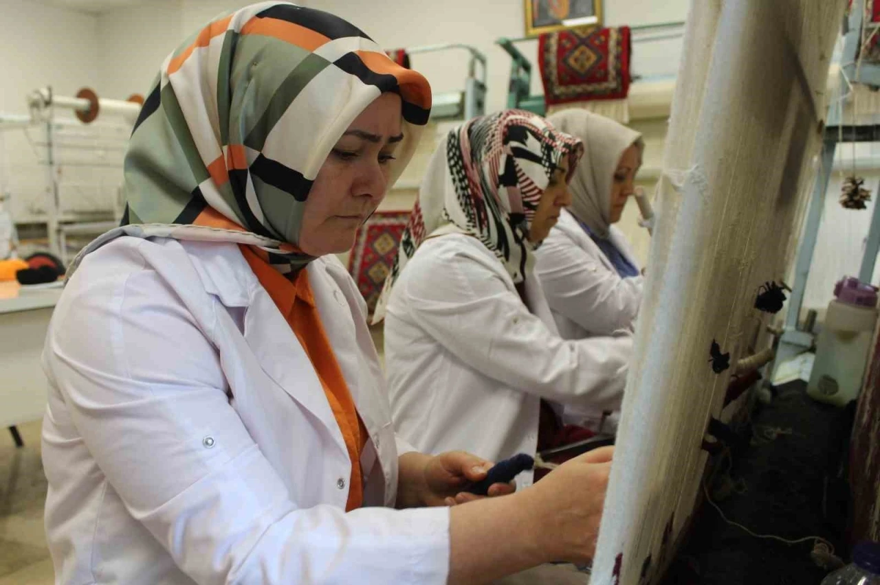 Sivas’ın asırlık kilimleri yeniden hayat buluyor