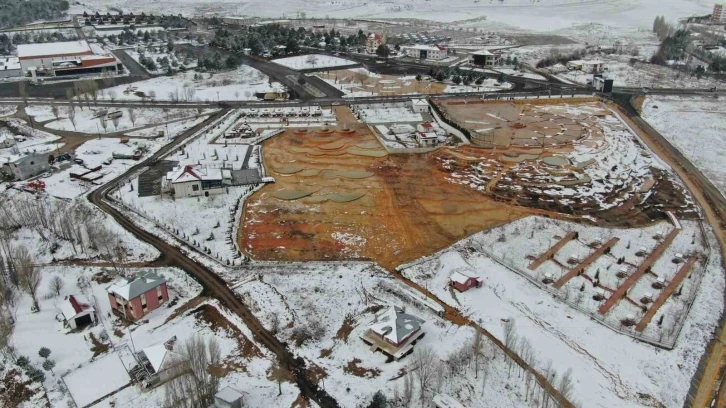 Sivas’ın &quot;Altınkale&quot;si beyaza büründü
