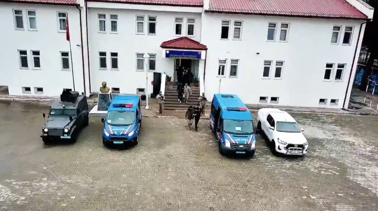 Sivas&rsquo;ta 10 ka&ccedil;ak g&ouml;&ccedil;men yakalandı
