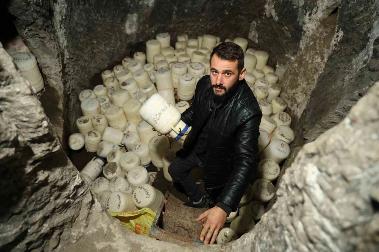 Sivas’ta 2 bin yıllık ’peynir oteli’ yüzlerce bidon barındırıyor
