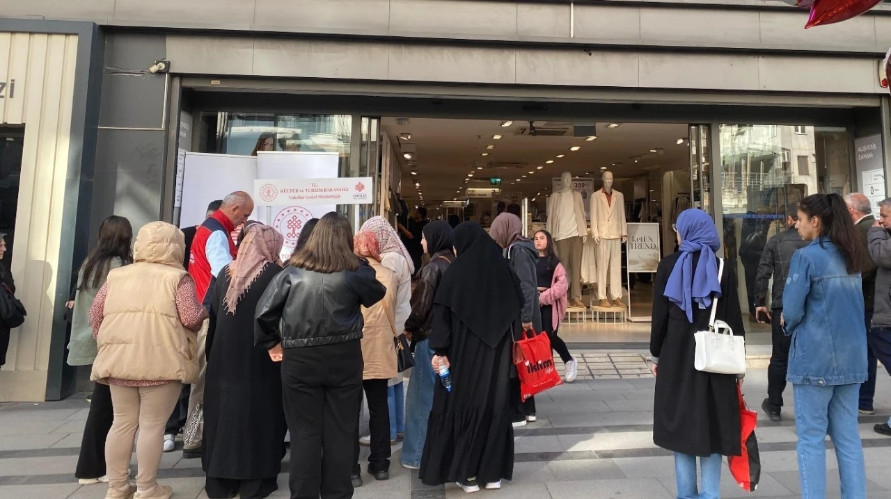 Sivas’ta bayram öncesinde çocuklar bayramlık sevinci yaşadı
