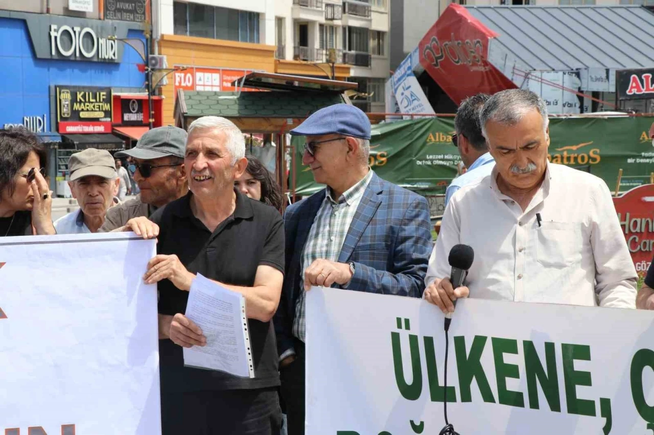 Sivas’ta bir kişinin öldüğü maden kazası protesto edildi
