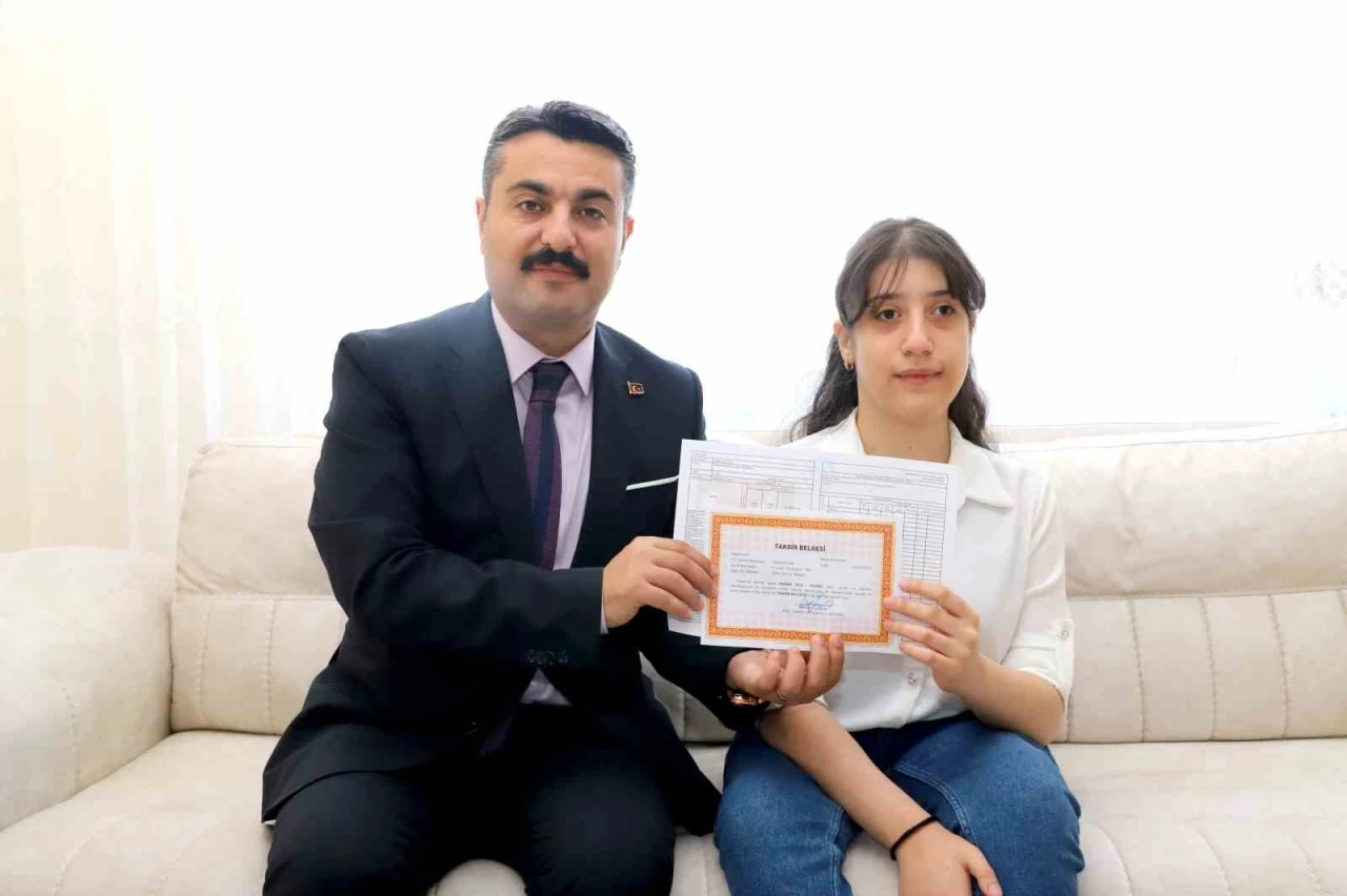 Sivas’ta evde eğitim alan öğrencilere özel karne ziyareti
