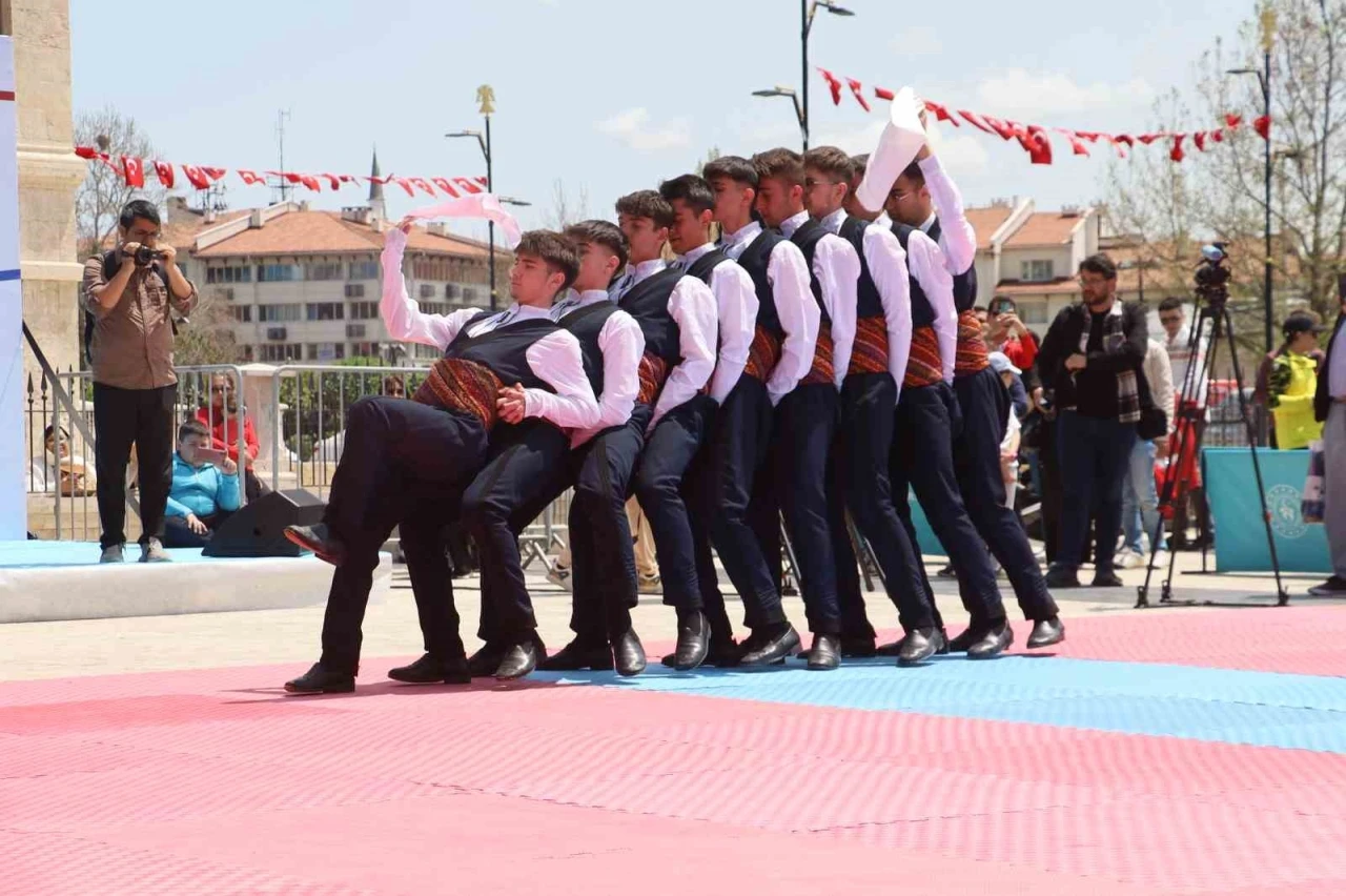 Sivas’ta Gençlik ve Spor Bayramı coşkuyla kutlandı
