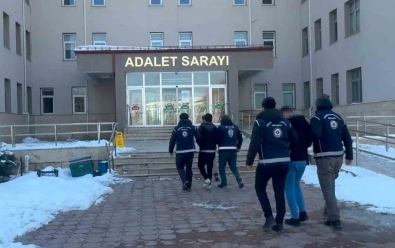 Sivas’ta göçmen kaçakçıları tutuklandı
