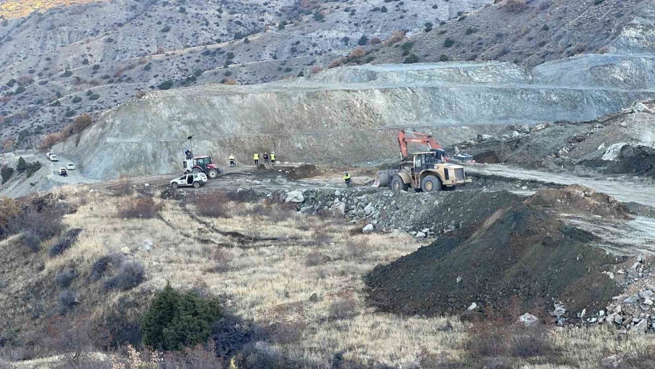 Sivas’ta göçük altında kalan madenciyi arama çalışmaları 18 gündür sürüyor
