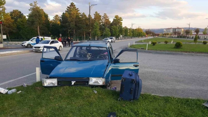 Sivas&rsquo;ta iki otomobil &ccedil;arpıştı: 5 yaralı
