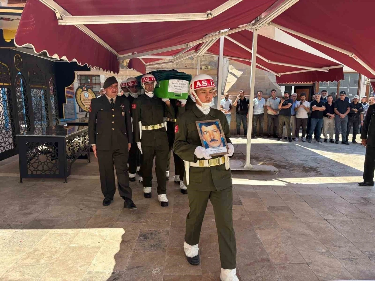 Sivas&rsquo;ta Kıbrıs gazisi son yolculuğuna uğurlandı
