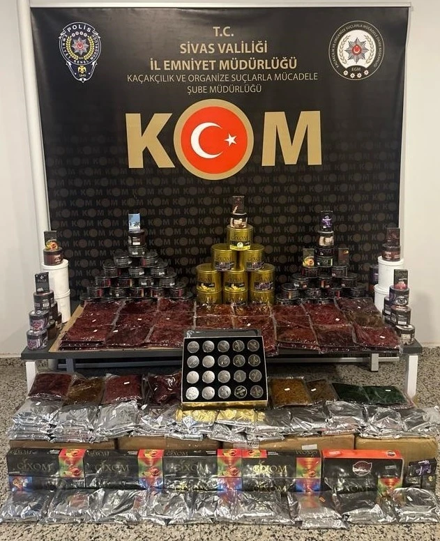 Sivas&rsquo;ta kilolarca ka&ccedil;ak nargile t&uuml;t&uuml;n&uuml; ele ge&ccedil;irildi
