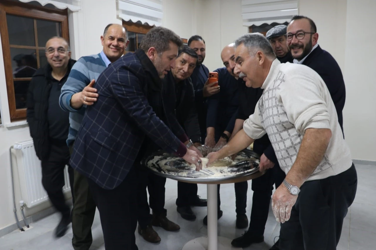 Sivas&rsquo;ta kış gecelerinin vazge&ccedil;ilmez lezzeti tel helva k&uuml;lt&uuml;r&uuml; yaşatılıyor
