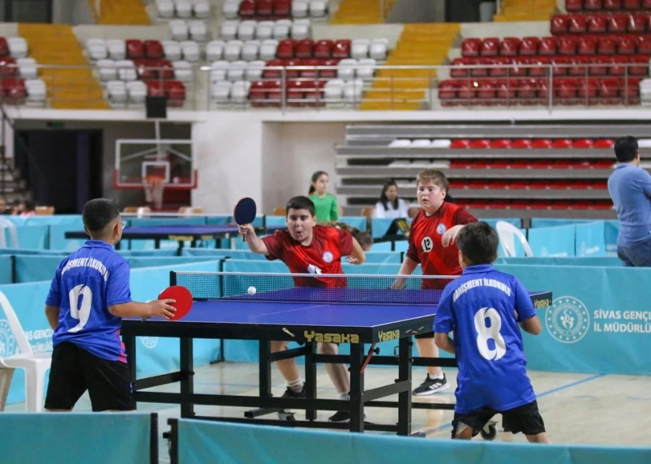 Sivas&rsquo;ta masa tenisi r&uuml;zgarı
