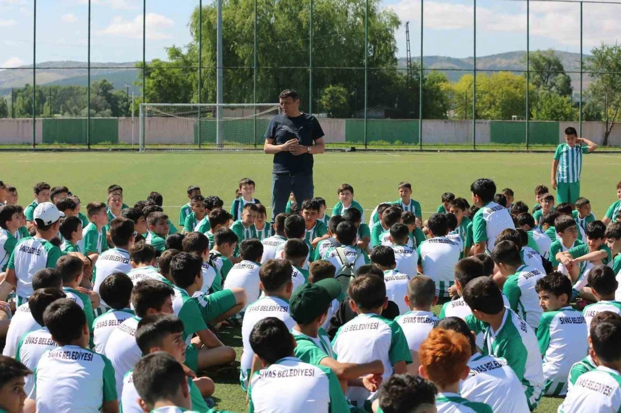 Sivas&rsquo;ta minik kramponlar geleceğe hazırlanıyor
