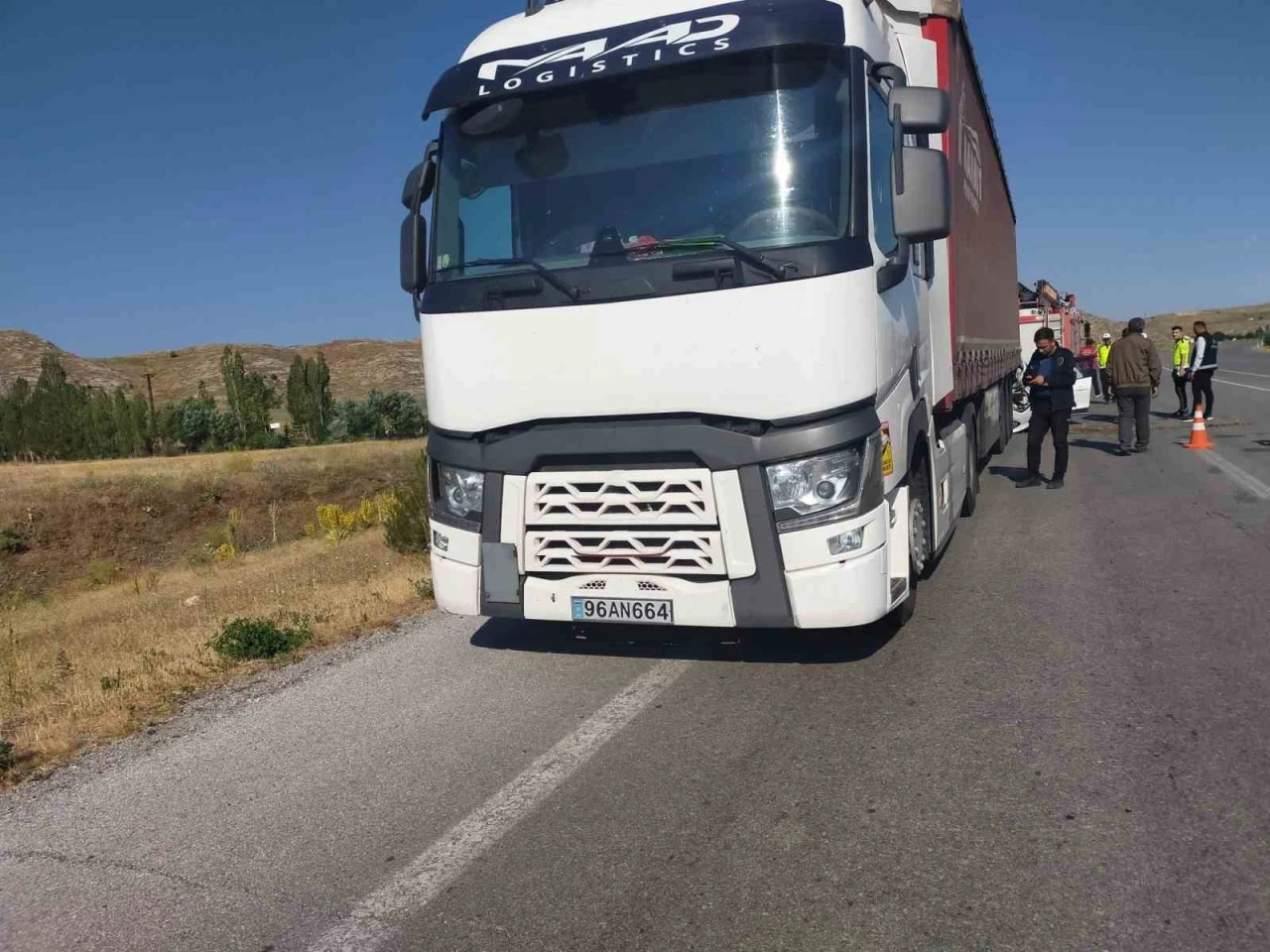 Sivas’ta otomobil tıra çarptı: 1 çocuk öldü, 5 kişi yaralandı

