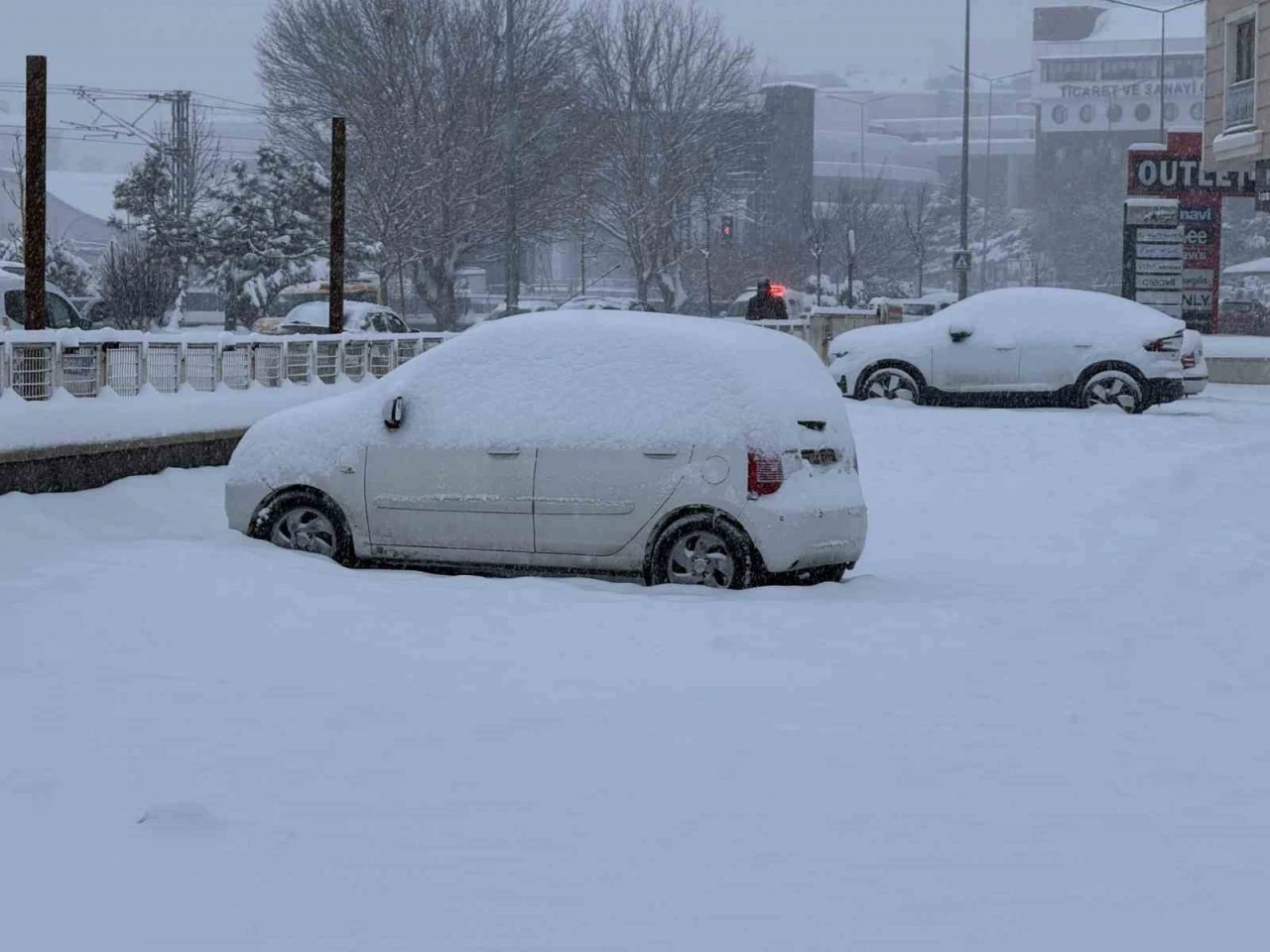Sivas&rsquo;ta s&uuml;r&uuml;c&uuml; kursu sınavlarına kar engeli
