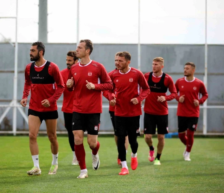 Sivasspor&rsquo;da Kasımpaşa mesaisi s&uuml;r&uuml;yor
