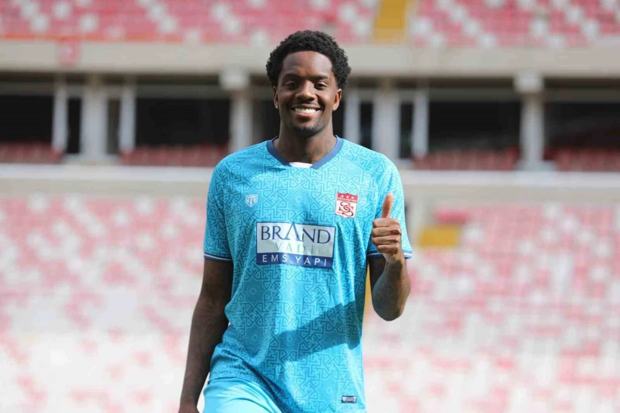 Sivasspor’da Queensy Menig sakatlandı
