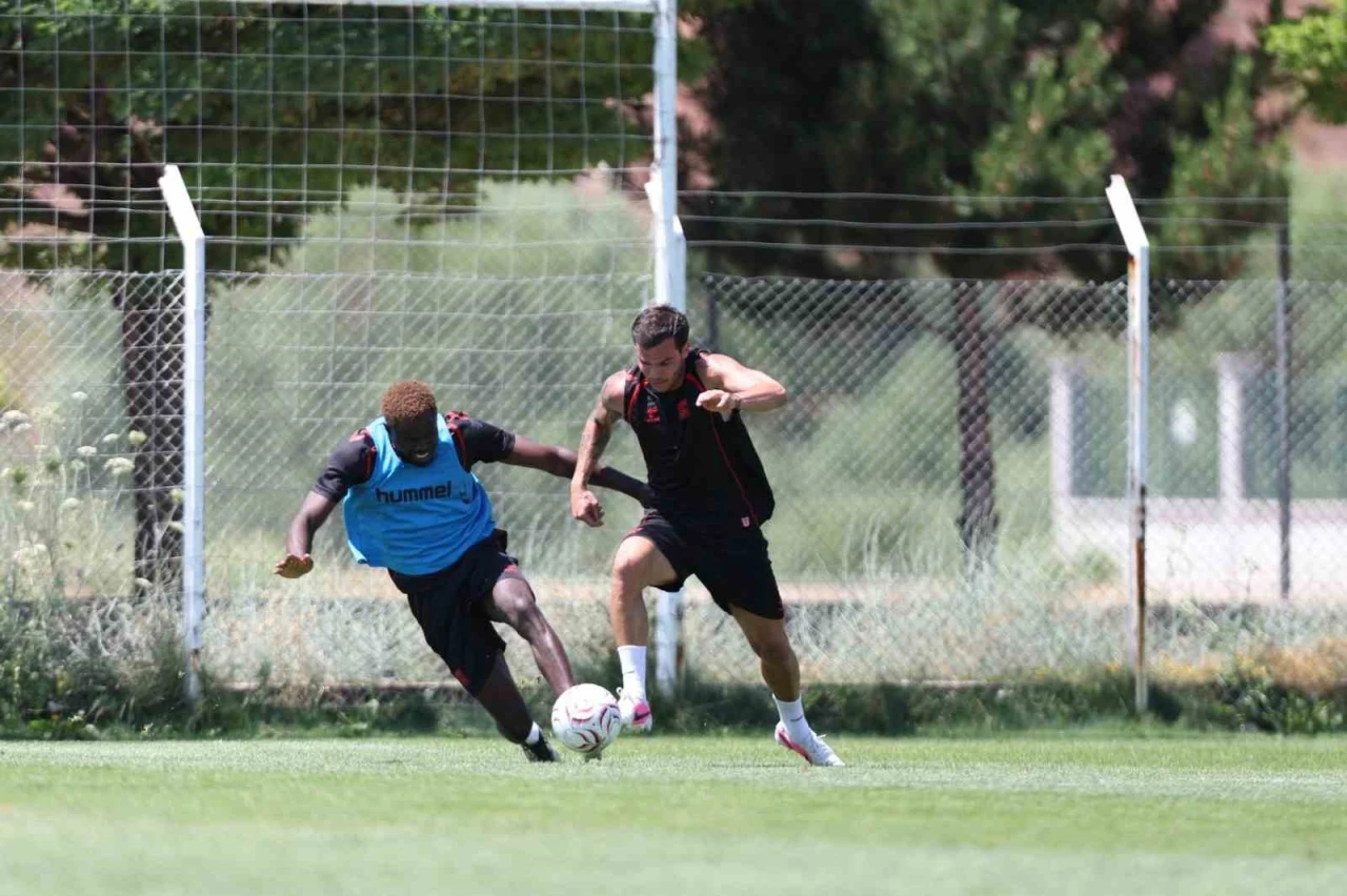 Sivasspor&rsquo;da yeni sezon hazırlıkları s&uuml;r&uuml;yor
