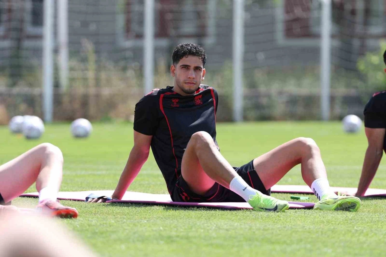 Sivasspor g&uuml;n&uuml; &ccedil;ift idmanla tamamladı
