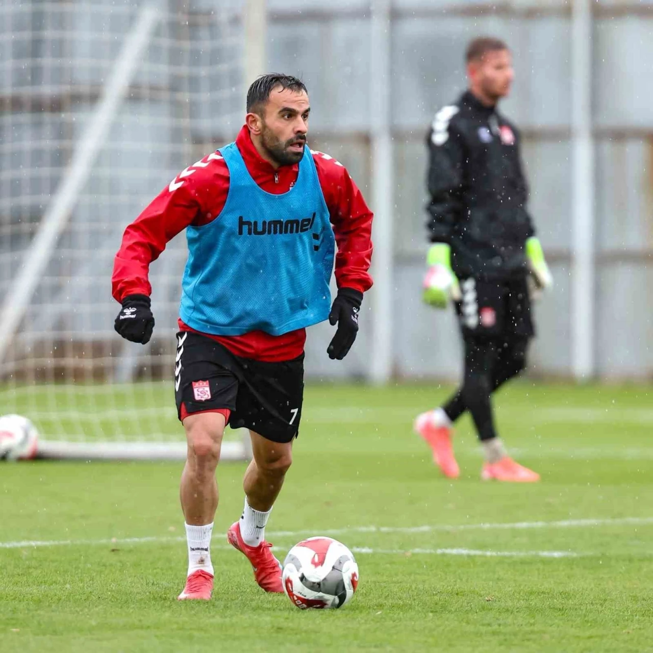 Sivasspor sağanak altında çalıştı
