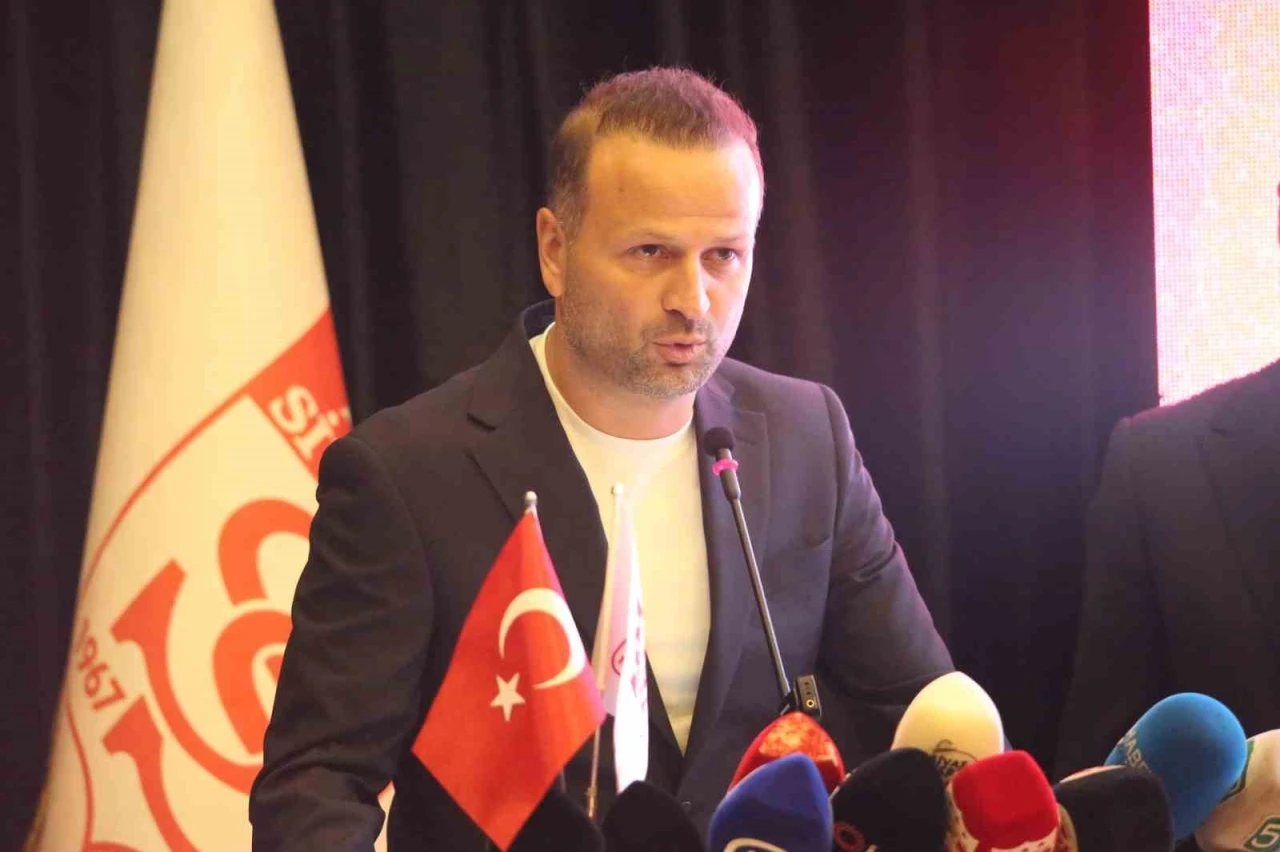 Sivasspor teknik direktörlüğe Osman Zeki Korkmaz’ı getirdi
