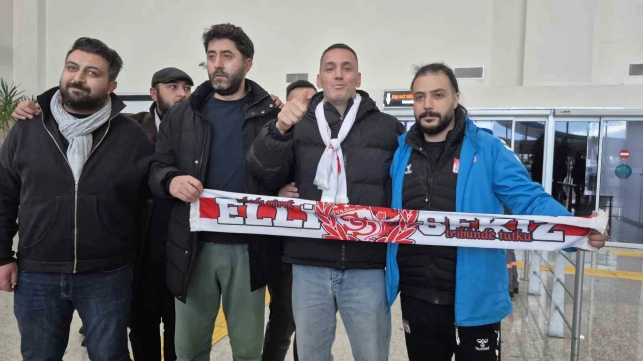 Sivasspor&rsquo;un prensipte anlaştığı Rey Manaj&rsquo;a coşkulu karşılama
