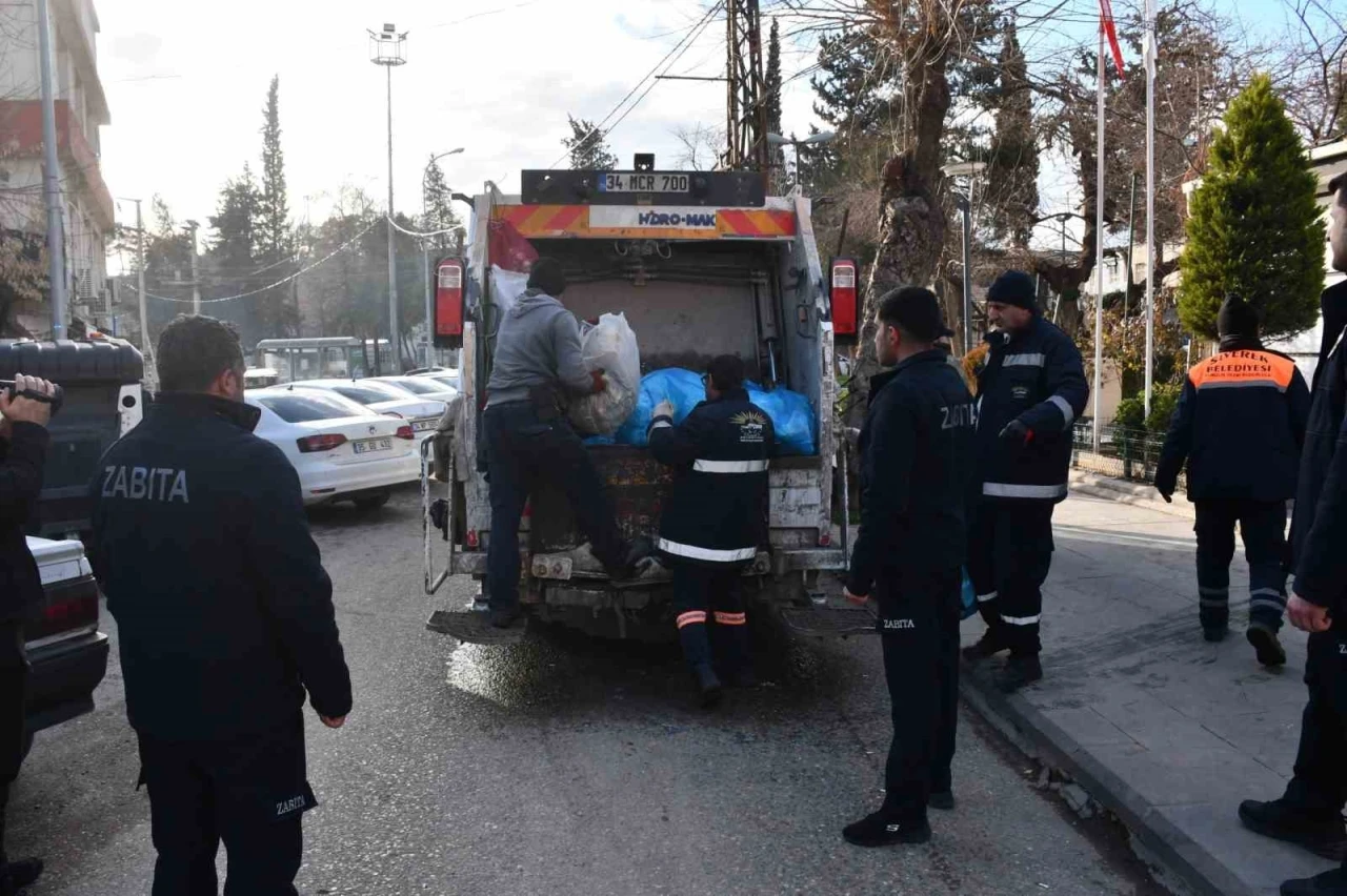 Siverek&rsquo;te 5 ton bozuk &uuml;r&uuml;n imha edildi

