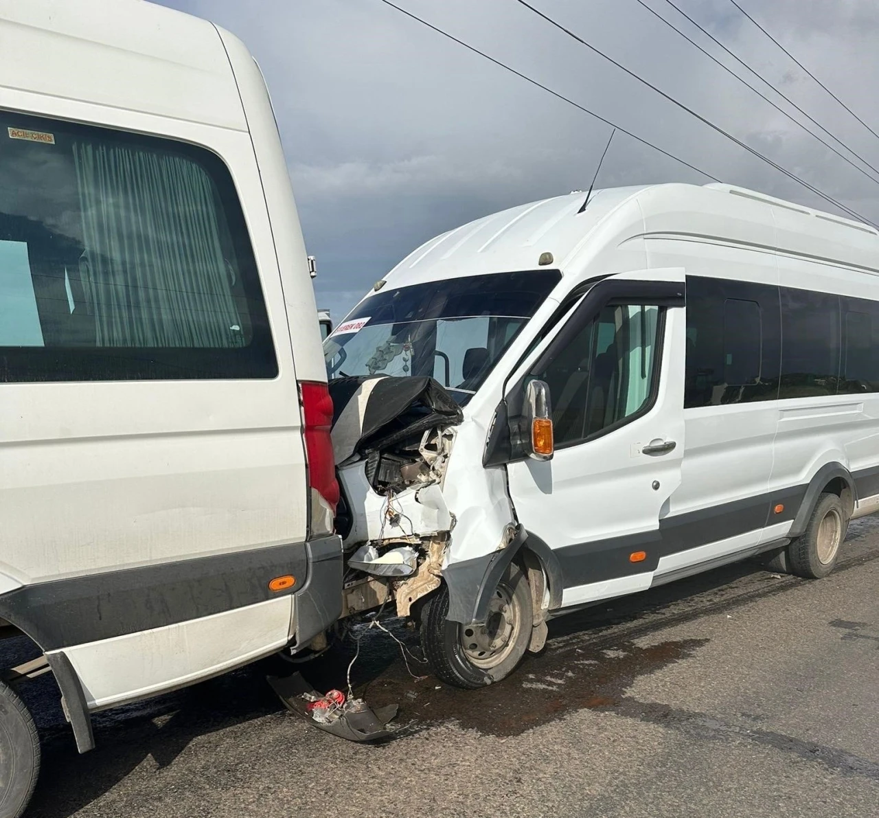 Siverek’te öğretmen servisleri kaza yaptı: 28 yaralı
