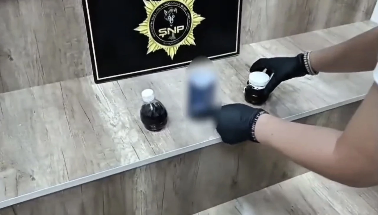 Siverek&rsquo;te pet şişe d&uuml;zeneğinde uyuşturucu ele ge&ccedil;irildi: 2 g&ouml;zaltı
