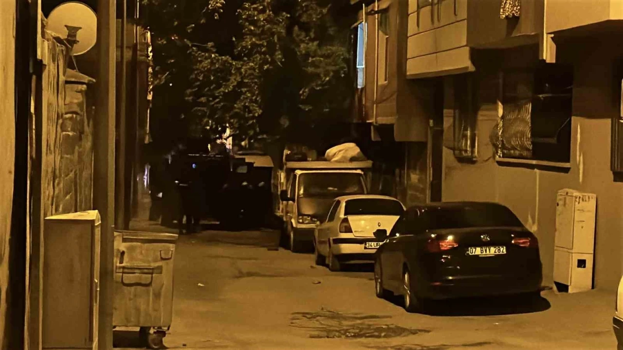 Siverek’te polisle silahlı çatışma kamerada... Zanlı yaralı olarak yakalandı
