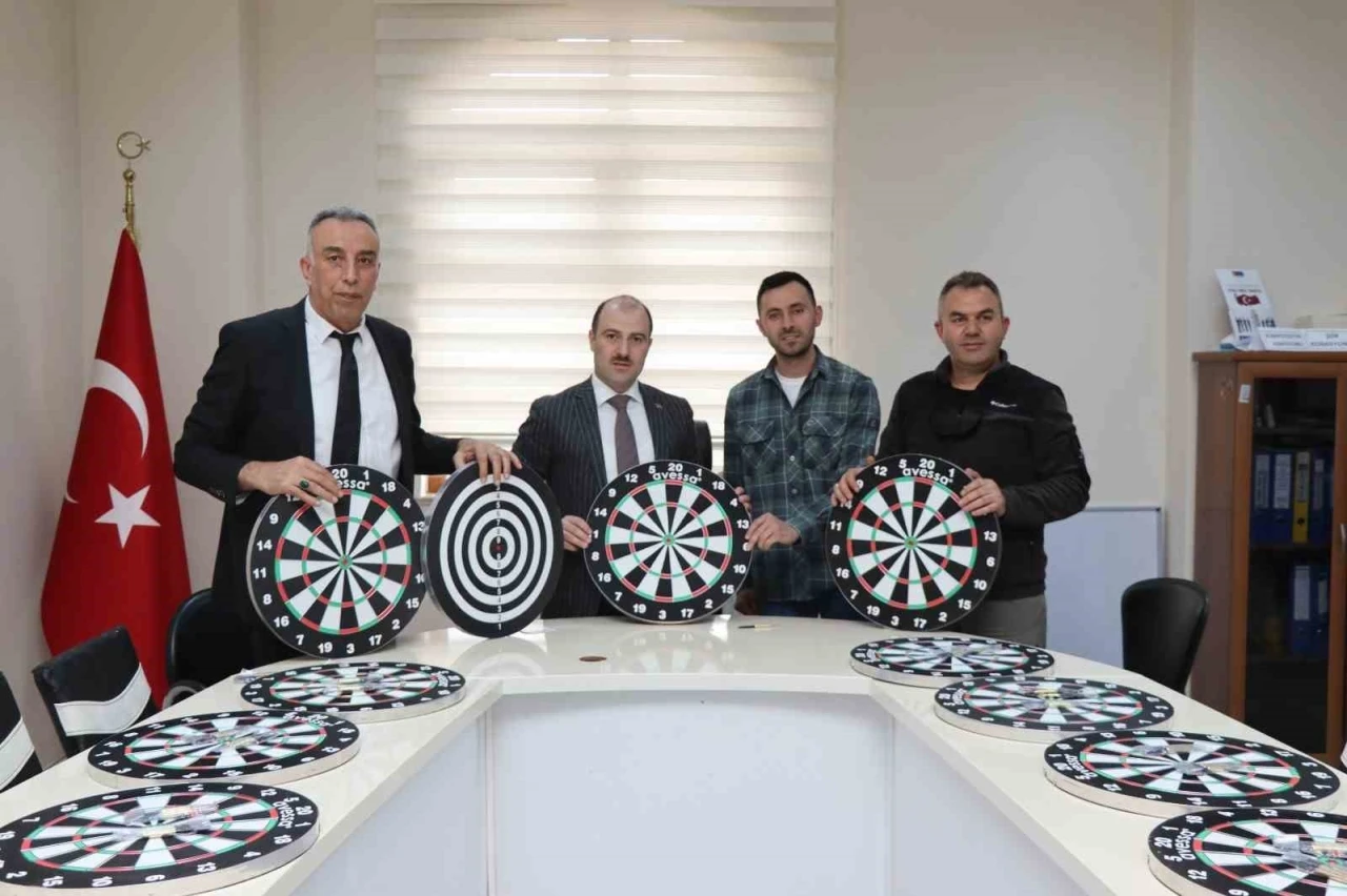 Siyah İnci  Motosikletlilerden dart turnuvasına destek
