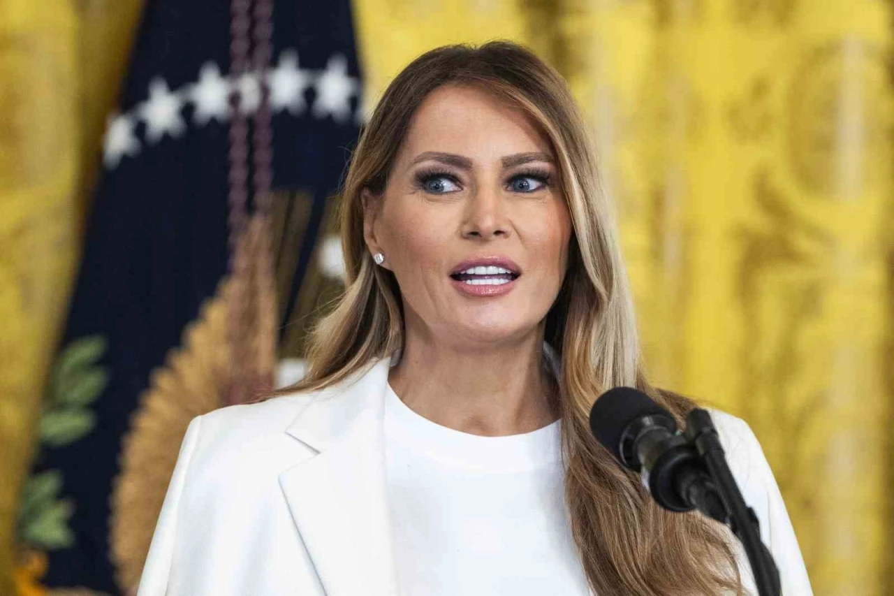 Slovenya’da Melania Trump’ın bronz heykeli çalındı
