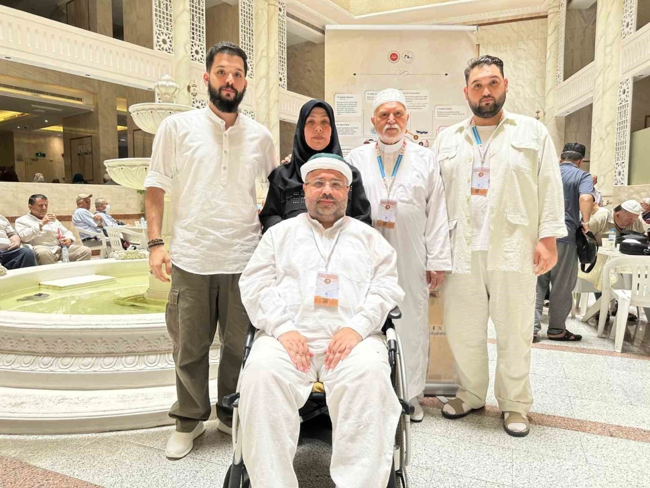 SMA hastası gencin hastalığı hac vazifesine engel olmadı
