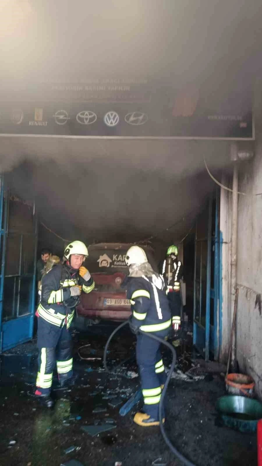 Sobaya d&ouml;k&uuml;len maddenin parlaması sonucu bir &ccedil;ocuk yaralandı
