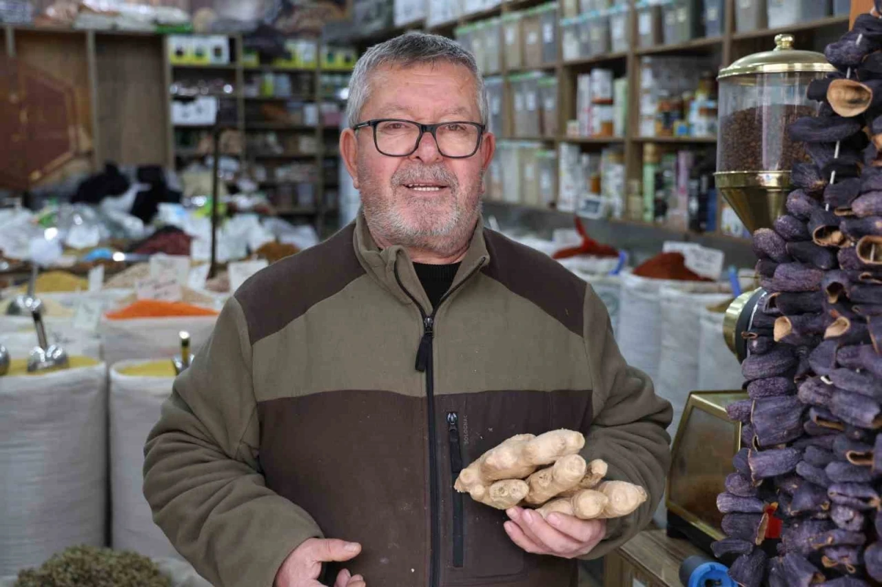 Soğuk havalarda bitki çayına ilgi yoğun
