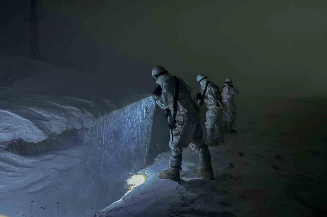 Soğuk ve kara rağmen Mehmet&ccedil;ik g&ouml;revde
