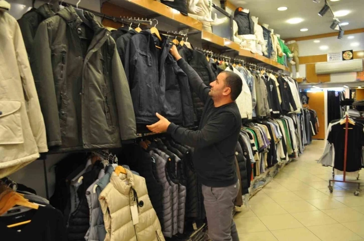 Soğuk ve yağışlı havalar i&ccedil;in deri mont tavsiye ediliyor
