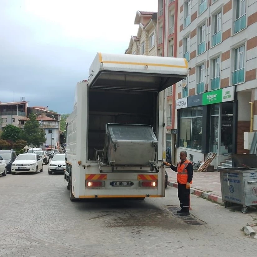 Söğüt’te çöp konteynerleri bayram öncesi titizlikle temizlendi
