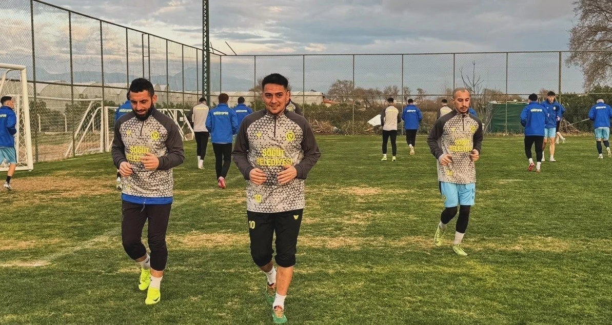 S&ouml;ğ&uuml;tspor&rsquo;un Antalya kampı başladı
