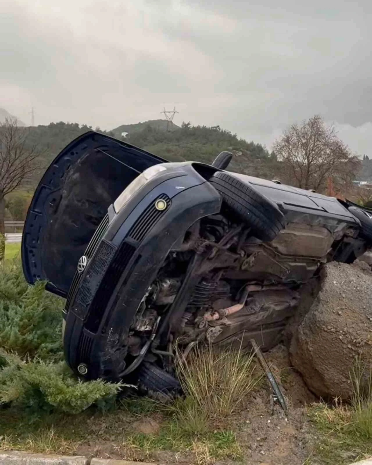 S&ouml;ke&rsquo;de otomobil ref&uuml;je devrildi: 2 yaralı
