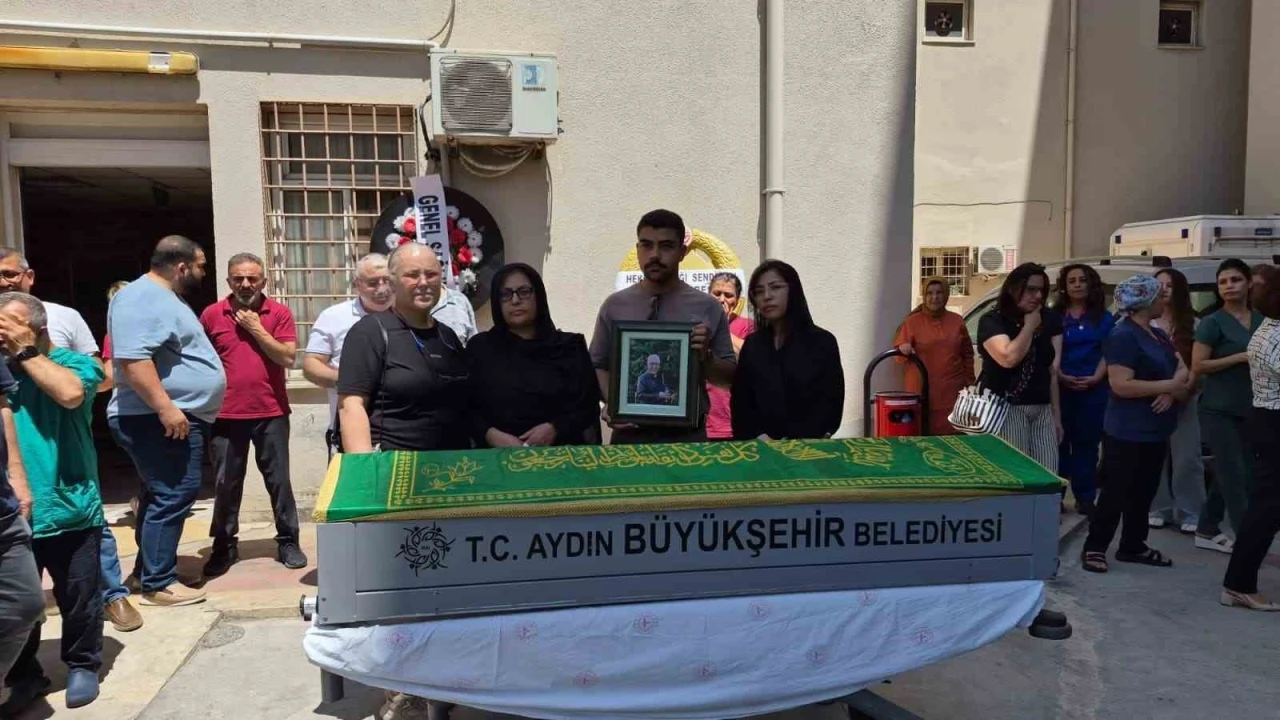 S&ouml;ke&rsquo;nin sevilen doktoru Op. Dr. Kaplan, g&ouml;zyaşlarıyla uğurlandı
