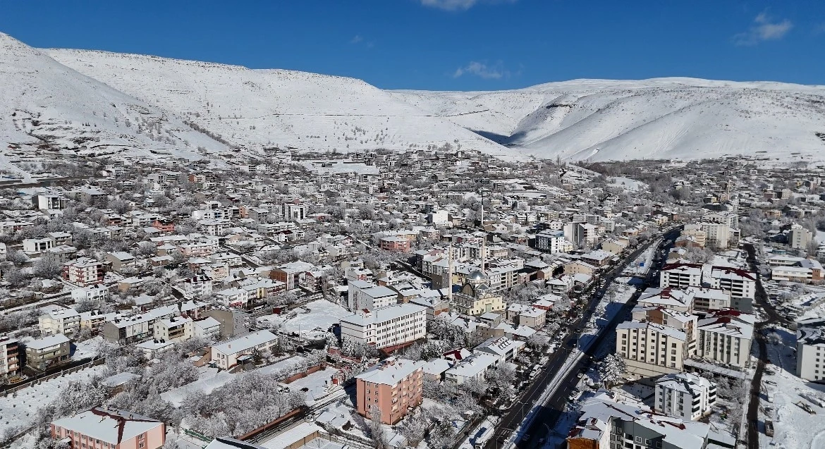 Solhan&rsquo;da kar &ccedil;ilesi devam ediyor
