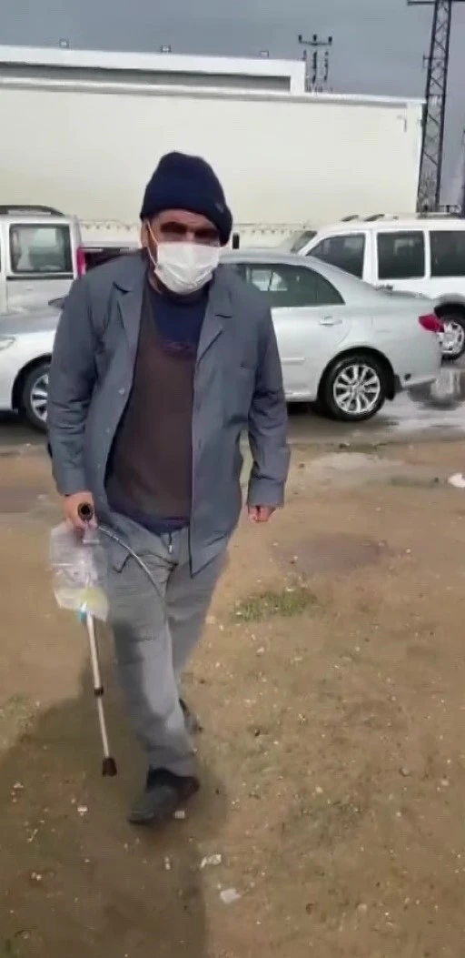 Sonda t&uuml;p&uuml;ne meyve suyu koyup dilencilik yapan şahıs yakalandı
