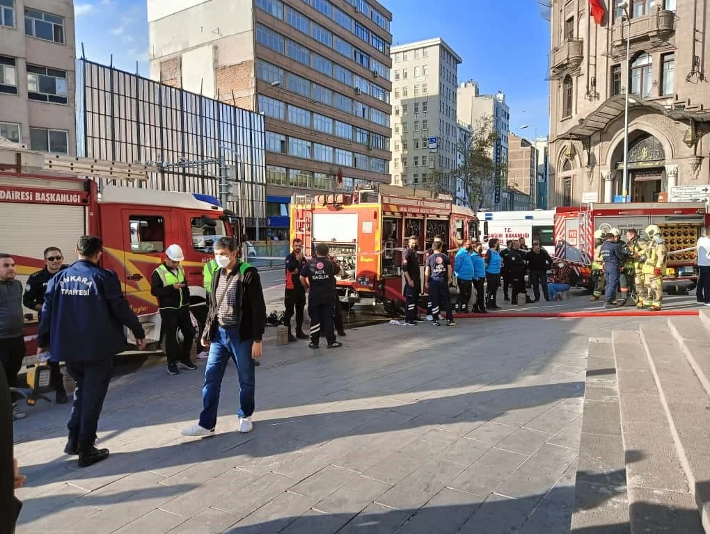 Sosyal Bilimler Üniversitesi’nde duman paniği: 8 kişi dumandan etkilendi
